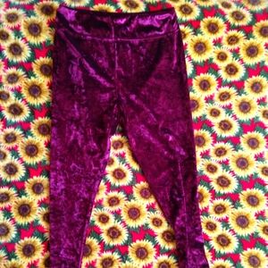 Shosho crushed velvet look leggings size 1X true red color